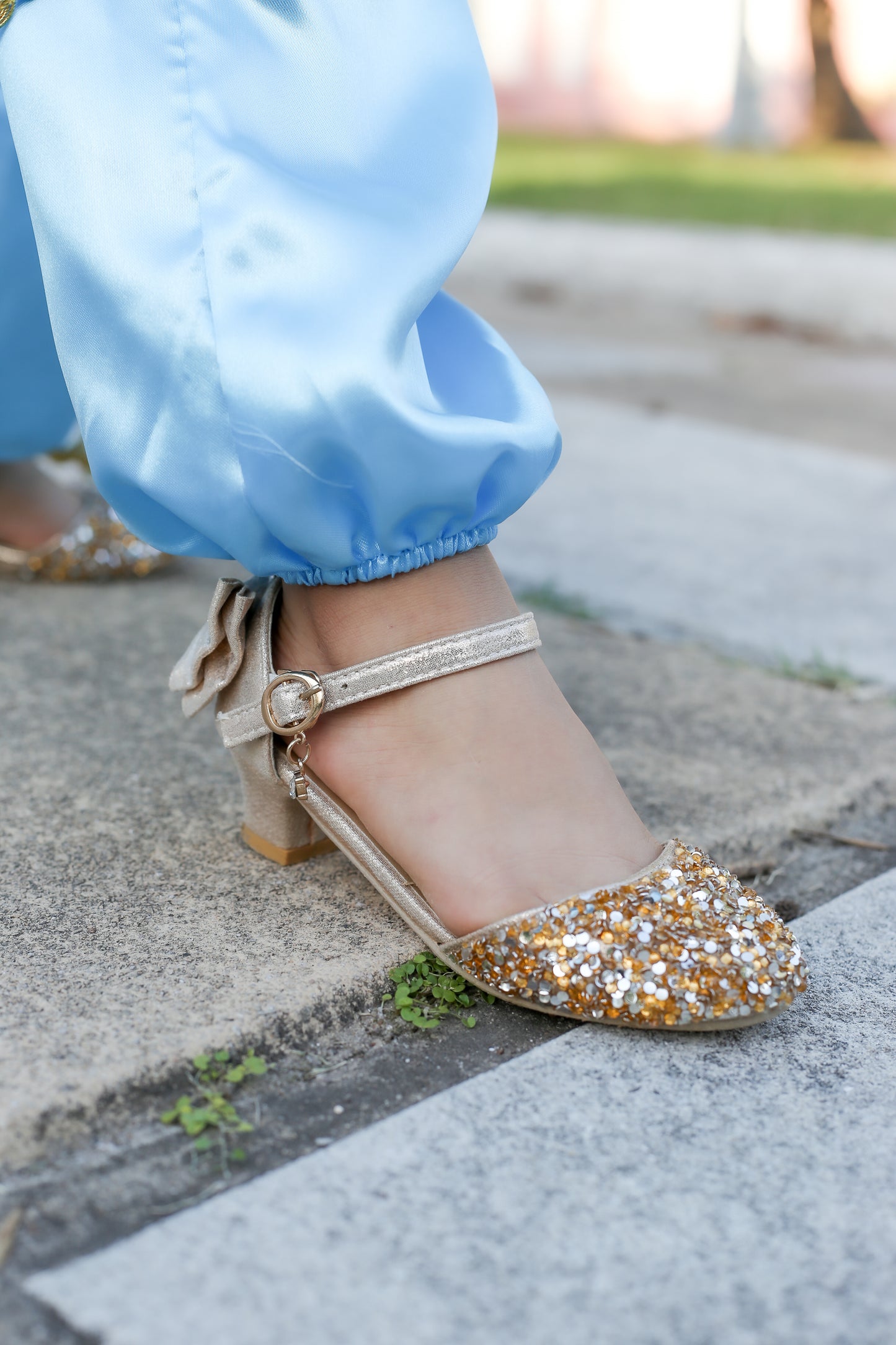 Gold Princess Shoes With Glitter And Stones