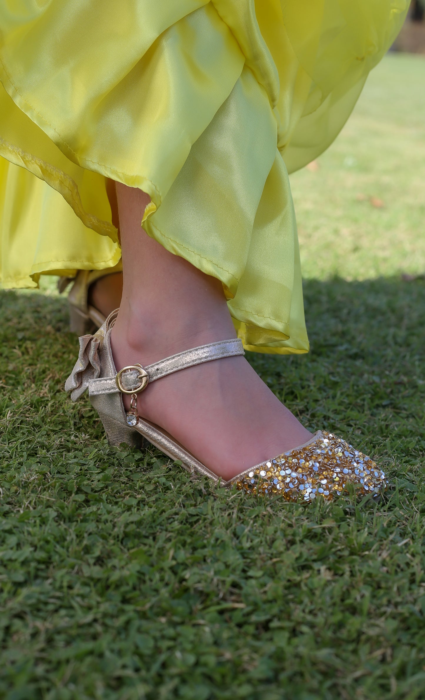 Zapatos de princesa rosa con purpurina y piedras 