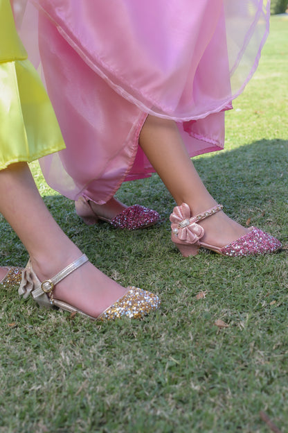 Zapatos de princesa rosa con purpurina y piedras 