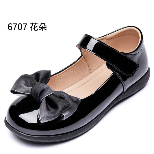 “Flat Mary Jane shoes in black patent leather with buckle