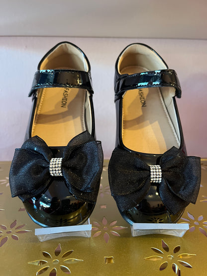 “Flat Mary Jane shoes in black patent leather with buckle
